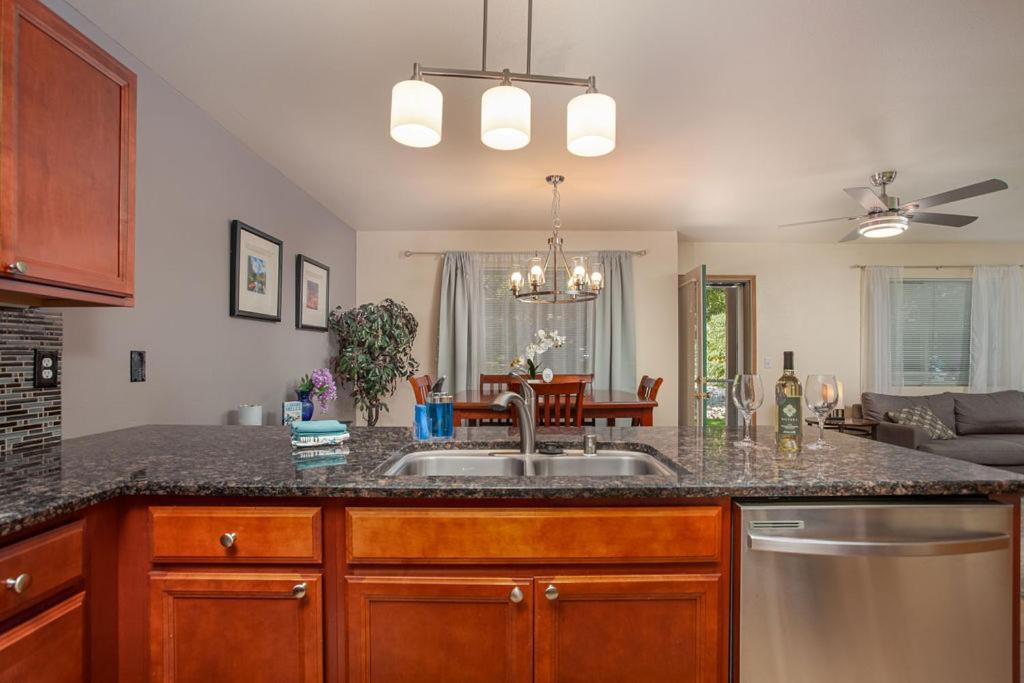 Walk To Downtown Leavenworth * Sleeps 6 + Pets * Ground Level Gem! 아파트 외부 사진